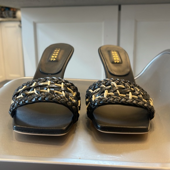 NIB SERENA UZIYEL Almeria raffia and leather 3” sandal. 39 - Picture 3 of 8